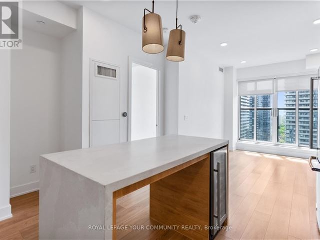 The Parker - 1803 200 Redpath Avenue - photo 2