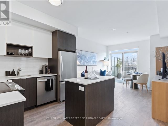 Keystone by Kaneff - 324 202 Burnhamthorpe Road East - photo 2