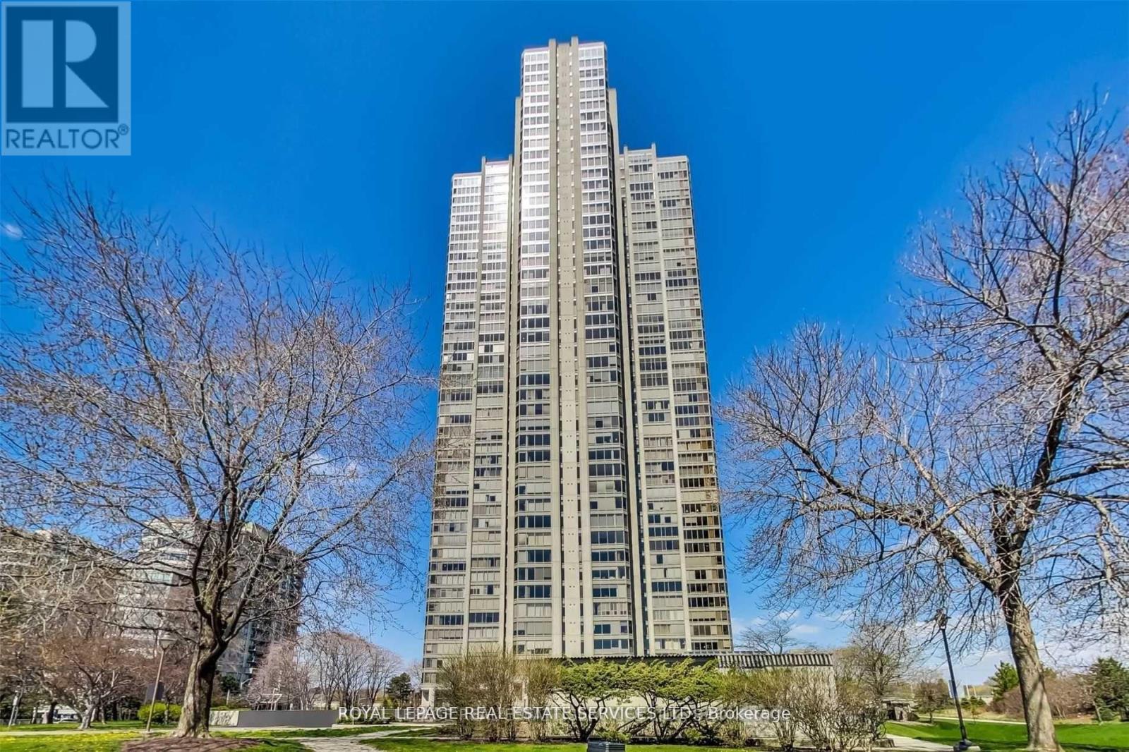 2045 Lake Shore Boulevard West, Unit 212, Toronto — For Sale @ $912,000 