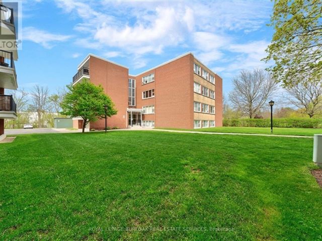 Parkhill Manor - 304 2052 Courtland Drive - photo 2