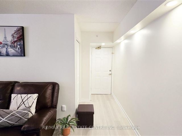 Orchard Uptown Condo - 212 2055 Appleby Line - photo 2