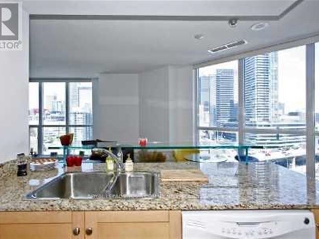 Waterclub 2 - South Tower - 1513 208 Queens Quay West - photo 3