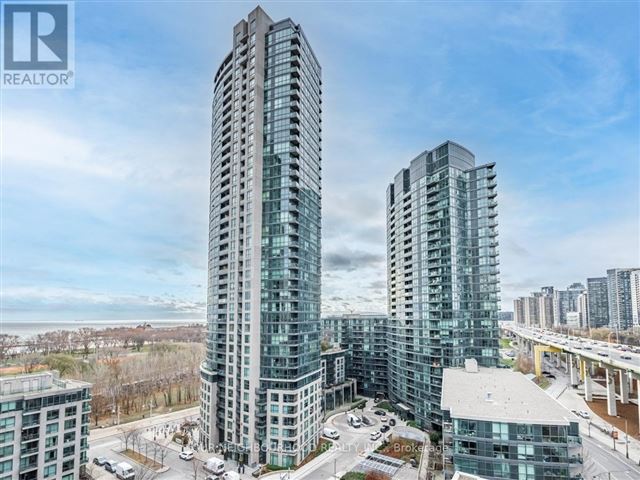 Neptune | Neptune 2 At Waterpark City - 1359 215 Fort York Boulevard - photo 2