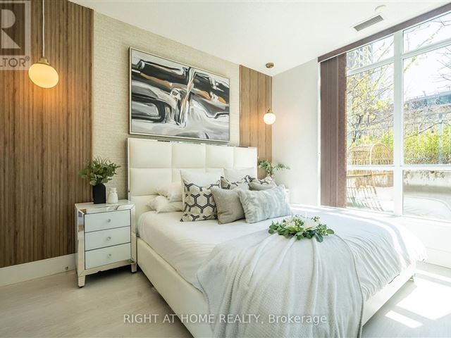 Neptune | Neptune 2 At Waterpark City - 163 215 Fort York Boulevard - photo 2