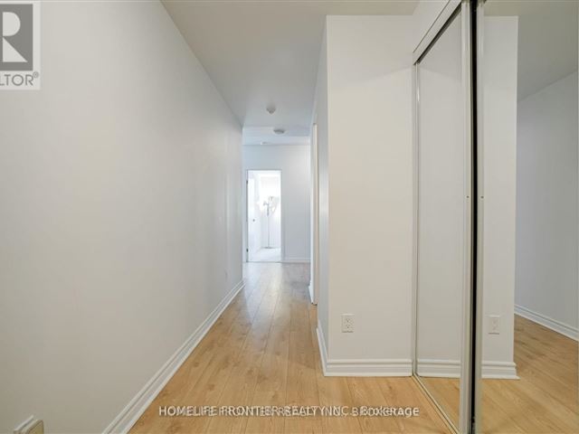 Neptune | Neptune 2 At Waterpark City - 383 215 Fort York Boulevard - photo 3