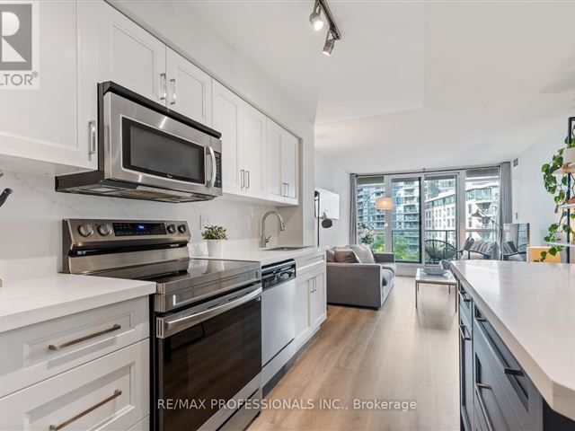 Neptune | Neptune 2 At Waterpark City - 585 215 Fort York Boulevard - photo 2