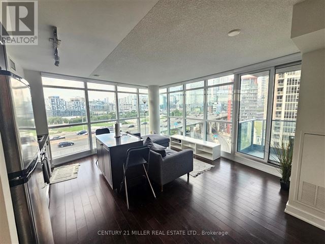 Neptune | Neptune 2 At Waterpark City - 1163 215 Fort York Boulevard - photo 3