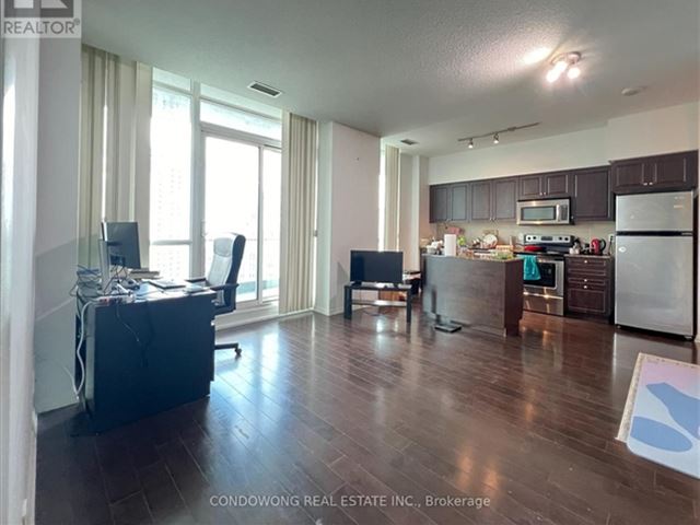 Neptune | Neptune 2 At Waterpark City - 1669 215 Fort York Boulevard - photo 2