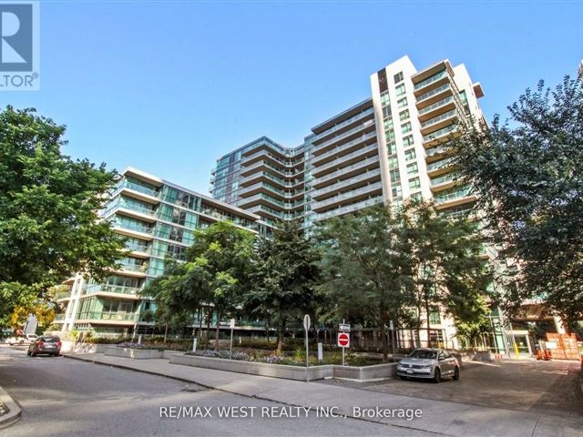 Neptune | Neptune 2 At Waterpark City - 355 215 Fort York Boulevard - photo 1