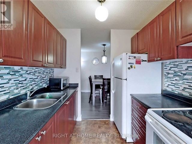 Fraser Towers - 1806 21 Knightsbridge Road - photo 3