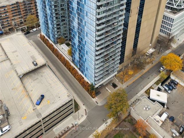 No 210 Residences on Simcoe - 907 210 Simcoe Street - photo 3