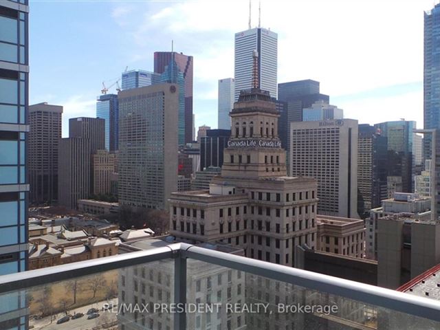 No 210 Residences on Simcoe - 2402 210 Simcoe Street - photo 1