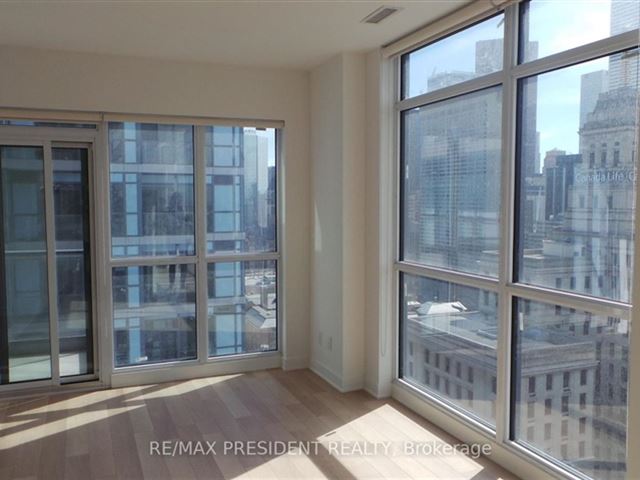 No 210 Residences on Simcoe - 2402 210 Simcoe Street - photo 2