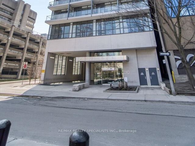 No 210 Residences on Simcoe - 605 210 Simcoe Street - photo 2