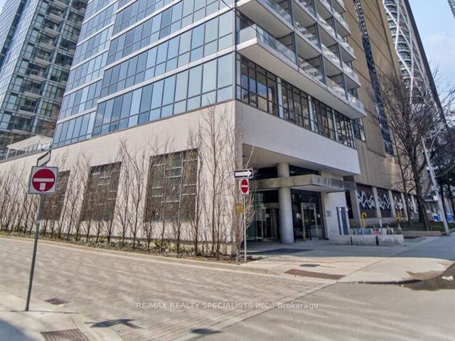 No 210 Residences on Simcoe - 605 210 Simcoe Street - photo 3