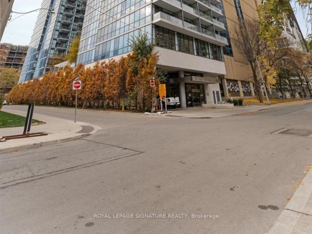 No 210 Residences on Simcoe - 907 210 Simcoe Street - photo 2