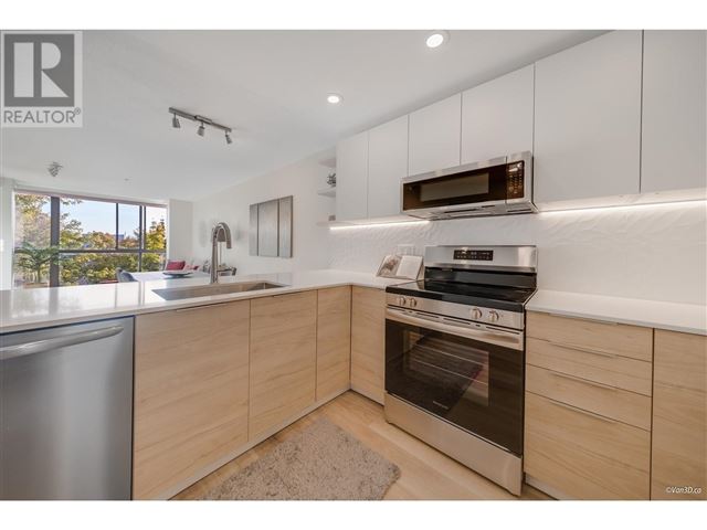 Two One Two - 402 212 Lonsdale Avenue - photo 3