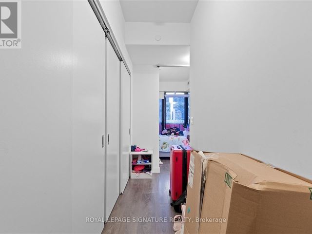 Smart House - 1311 215 Queen Street West - photo 2