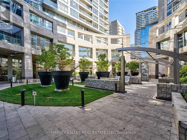 Quantum South Tower - 1612 2181 Yonge Street - photo 2