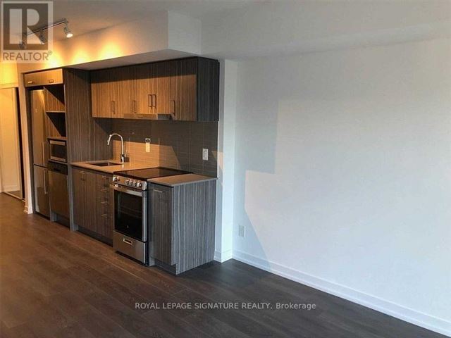 in.DE Condos - 810 219 Dundas Street East - photo 2