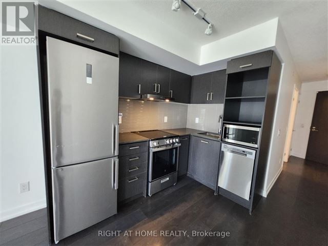 in.DE Condos - 805 219 Dundas Street East - photo 2