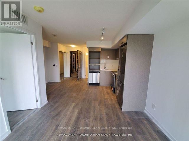 in.DE Condos - 706 219 Dundas Street East - photo 2