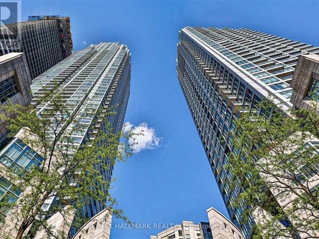 Quantum North Tower - 2410 2191 Yonge Street - photo 1
