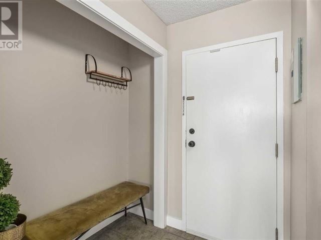 221 6 Av Se - 910 221 6 Avenue Southeast - photo 3