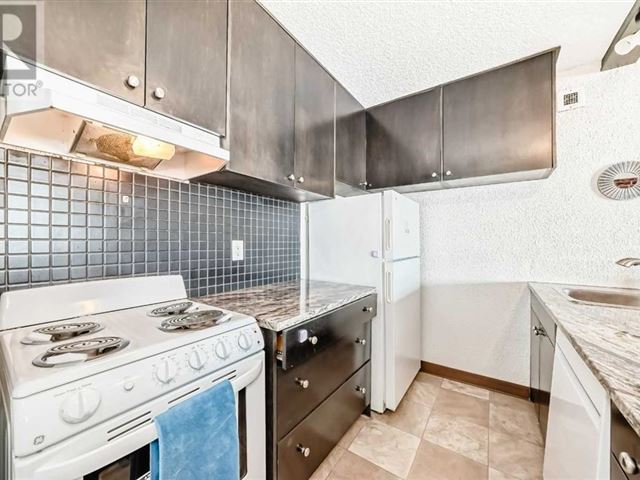 221 6 Av Se - 2710 221 6 Avenue Southeast - photo 3