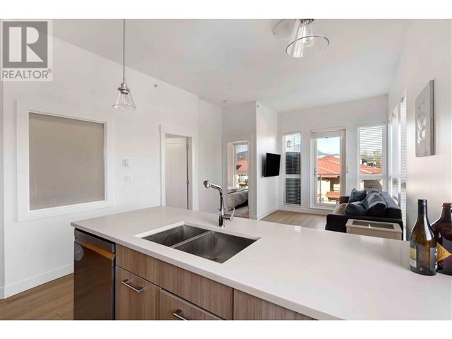 Spring Condos - 505 2214 Kelly Avenue - photo 3