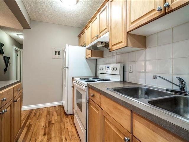 222 5 Av Ne - 101 222 5 Avenue Northeast - photo 2