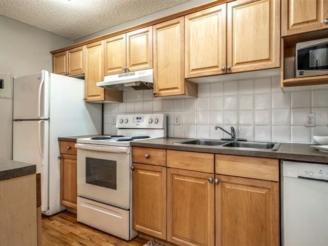 222 5 Av Ne - 101 222 5 Avenue Northeast - photo 3