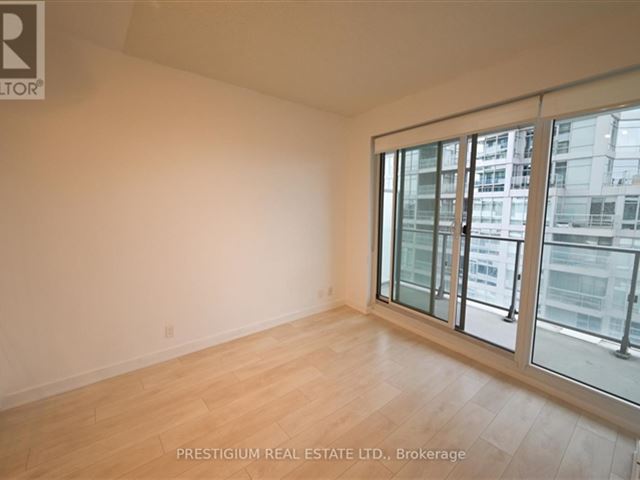 2221 Yonge Condos - 3907 2221 Yonge Street - photo 3