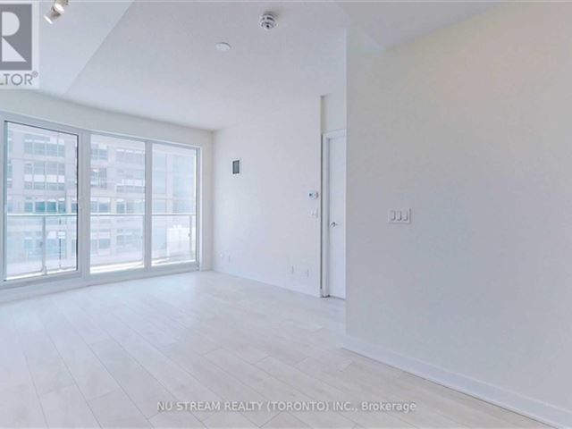 2221 Yonge Condos - 2405 2221 Yonge Street - photo 3