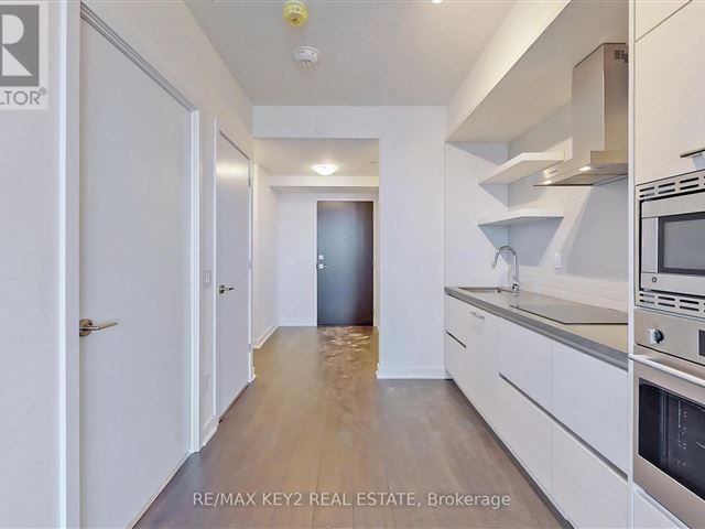 2221 Yonge Condos - 4310 2221 Yonge Street - photo 2