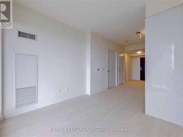 2221 Yonge Condos - 4510 2221 Yonge Street - photo 3