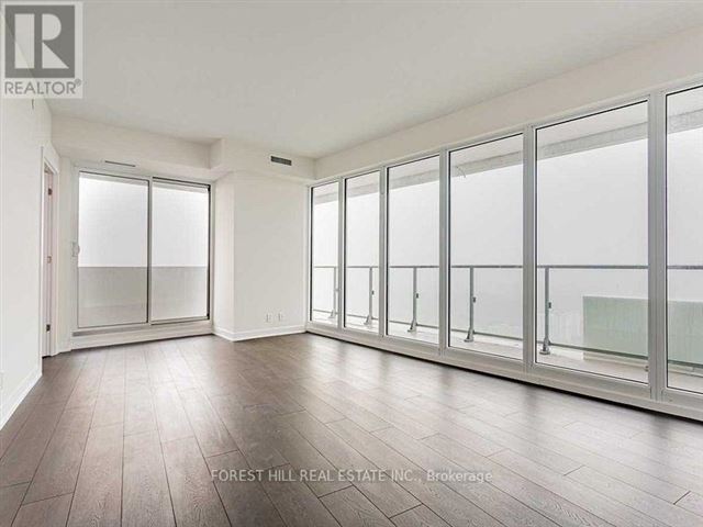 2221 Yonge Condos - 5802 2221 Yonge Street - photo 3