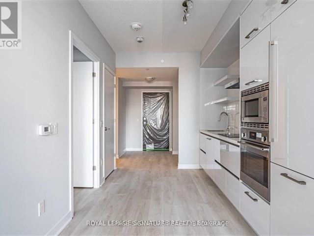 2221 Yonge Condos - 2710 2221 Yonge Street - photo 3