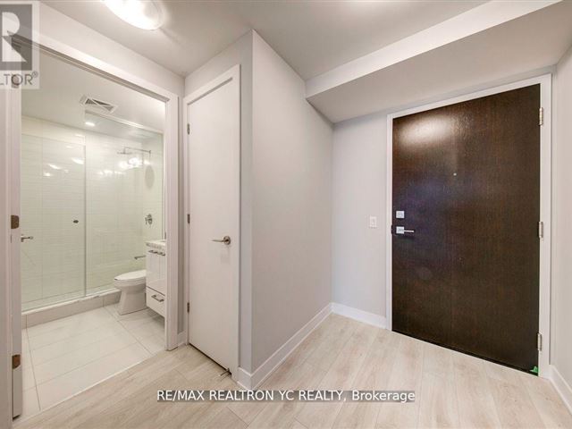 2221 Yonge Condos - 1010 2221 Yonge Street - photo 3