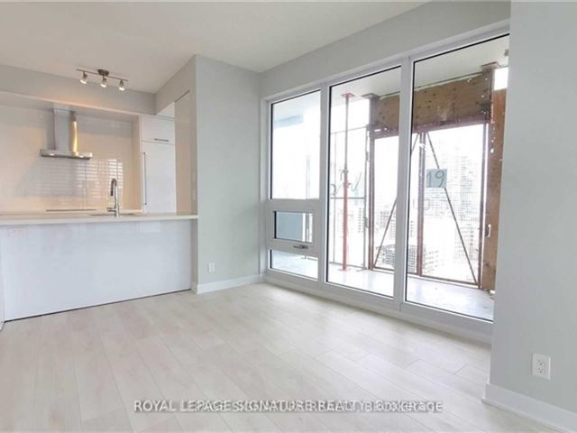 2221 Yonge Condos - 1303 2221 Yonge Street - photo 2