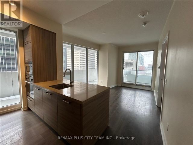 2221 Yonge Condos - 1309 2221 Yonge Street - photo 3