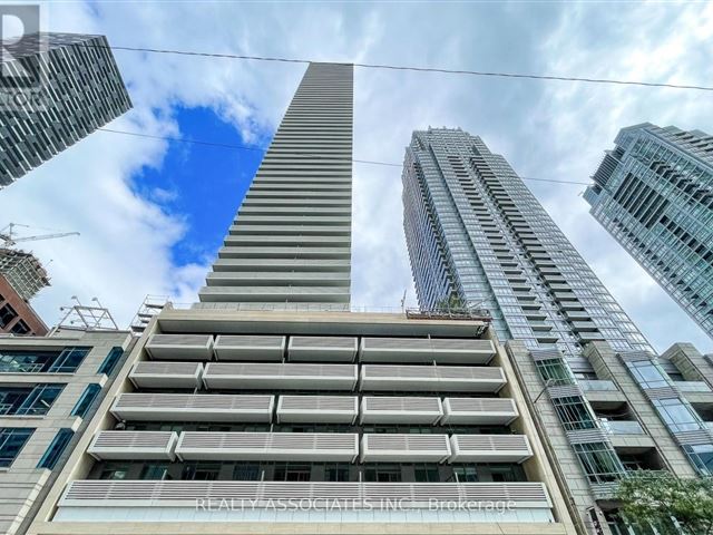 2221 Yonge Condos - 1811 2221 Yonge Street - photo 2