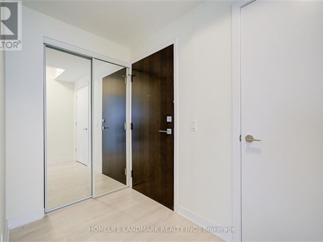 2221 Yonge Condos - 5109 2221 Yonge Street - photo 2