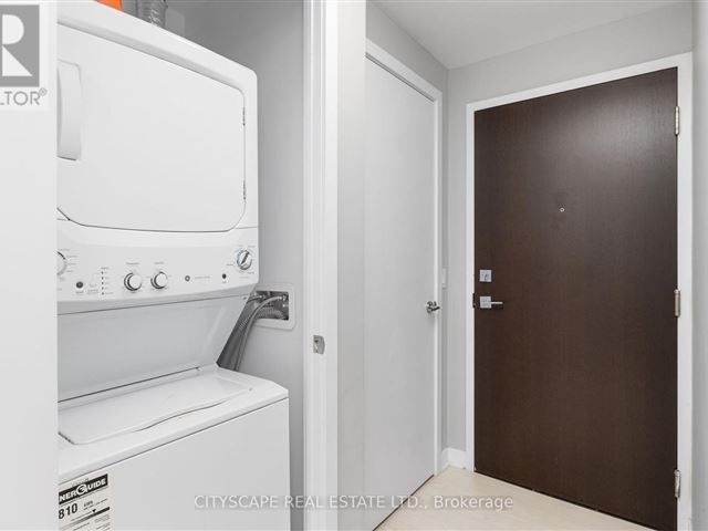 2221 Yonge Condos - 4403 2221 Yonge Street - photo 3