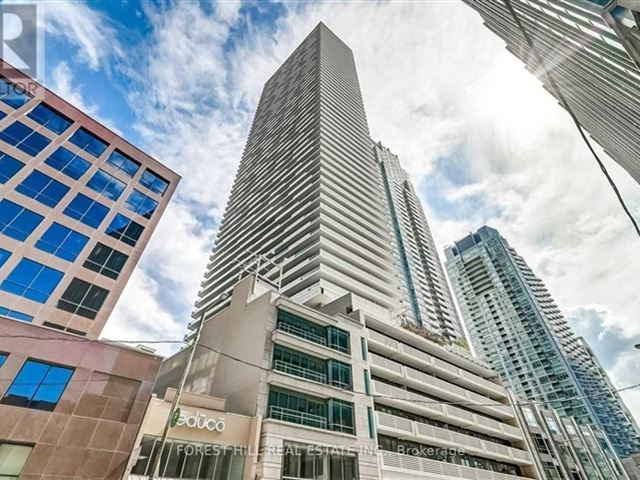 2221 Yonge Condos - 5806 2221 Yonge Street - photo 1