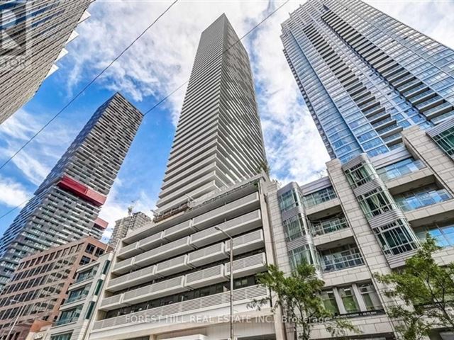 2221 Yonge Condos - 5806 2221 Yonge Street - photo 2