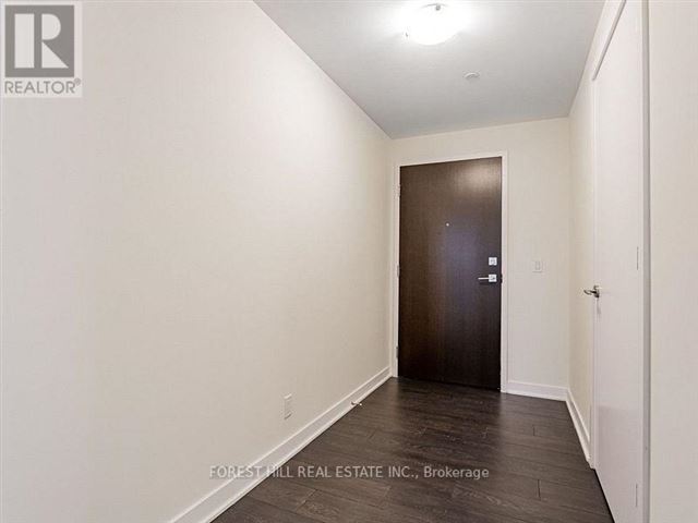 2221 Yonge Condos - 5802 2221 Yonge Street - photo 2