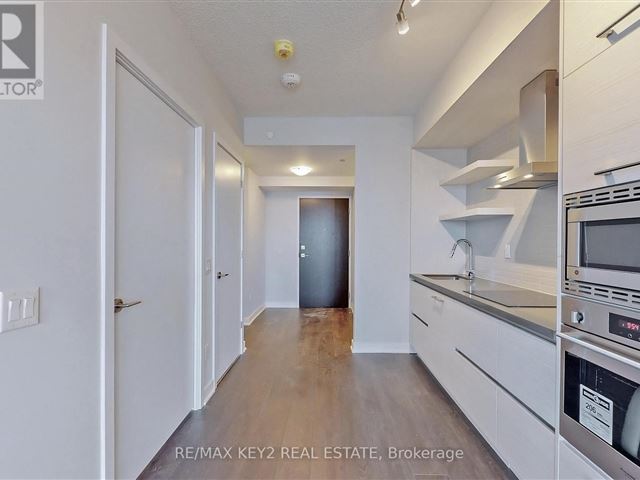 2221 Yonge Condos - 4010 2221 Yonge Street - photo 2