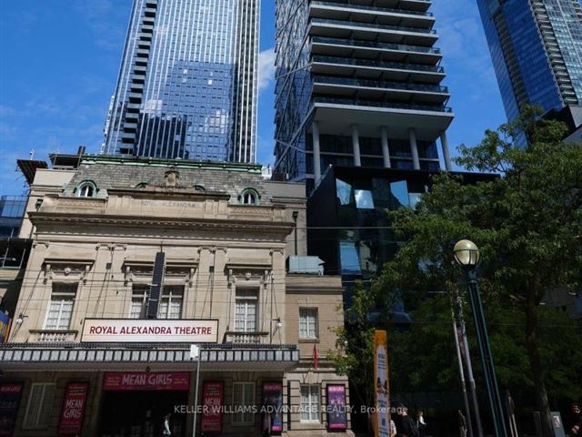 Theatre Park - 1806 224 King Street West - photo 1