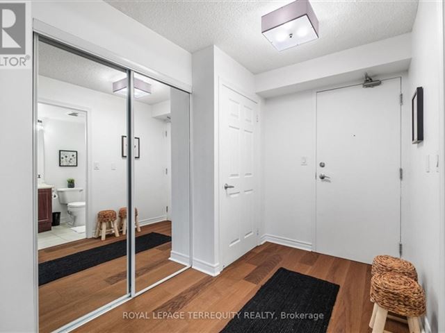 The Star of Downtown - 216 225 Wellesley Street East - photo 2